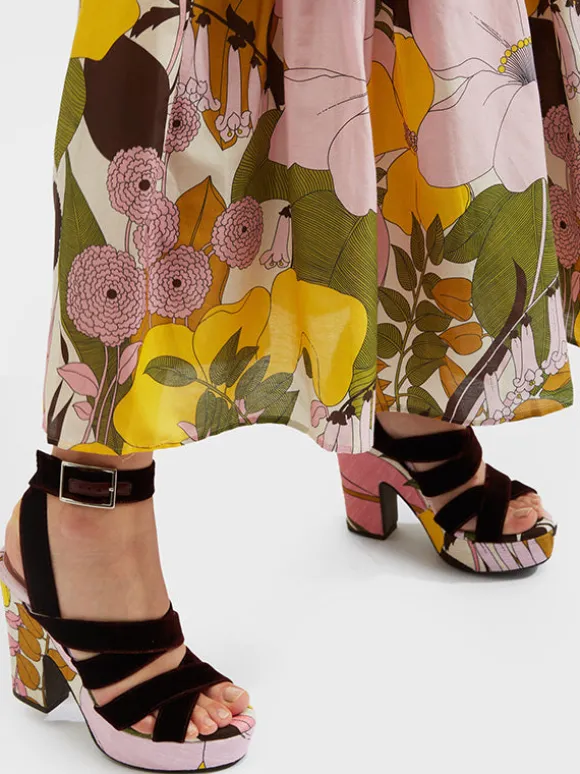 Medal Wedge in Big Flower Rose