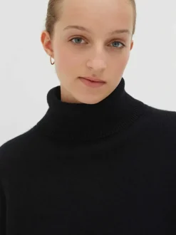 The Relaxed Polo in Black